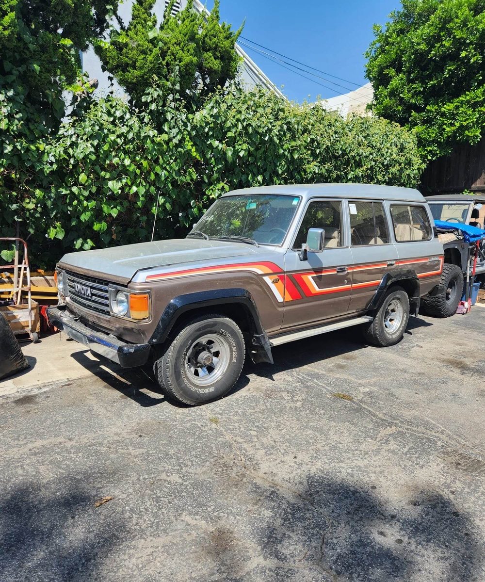 FJ62 GCC spec front three quarter as acquired
