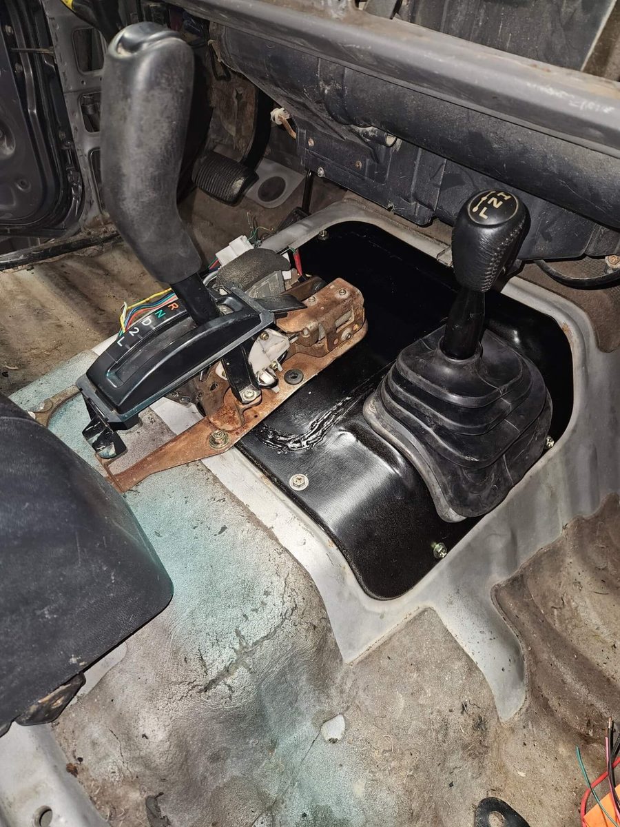 Transfer case and shifter linkage installation