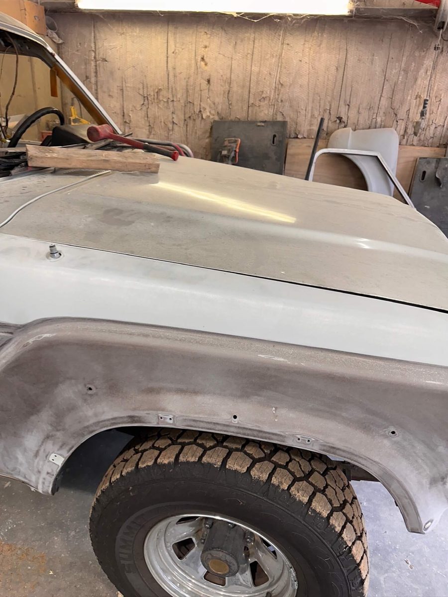 FJ62 hood and fender detail in body work